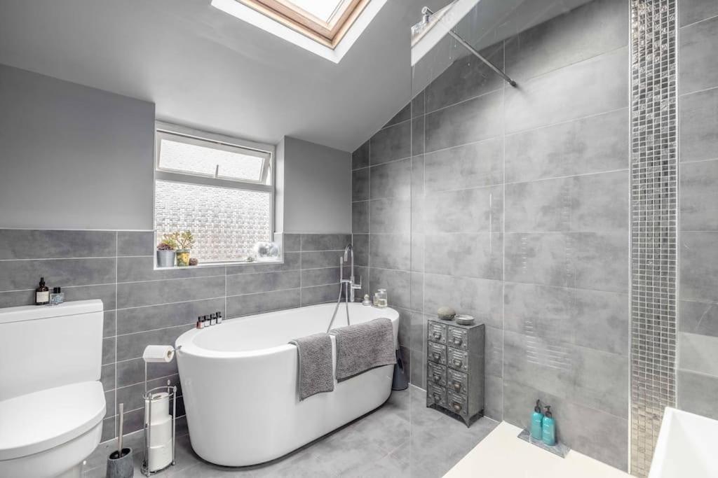 温莎Stylish 2-Bed House With Office And Private Garden别墅 外观 照片
